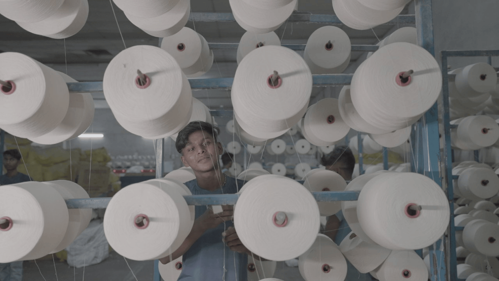 A worker at Canvaloop’s facility weaving yarn from sustainable textile fibres made from agricultural waste, supported by the Scale-Up startup program from Marico Innovation Foundation.